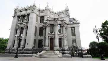 180723 Bay Kiev archiecture 02 ihfcl4