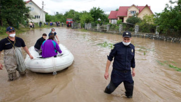 24ukrainefloodfacebookJumbo