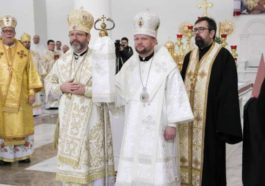 BishopStepanSusholdsacrosiershortlyafterhisepiscopalconsecrationattheCathedraloftheResurrectionofChristinKyivJan122020CreditUGCCe1579083208299