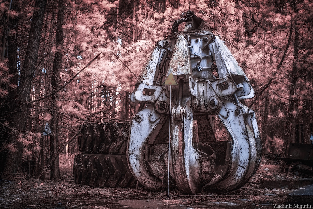 Winter in Chernobyl captured in infrared 8 vladimir migutin chernobyl infrared 08