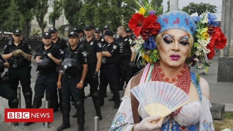 3526 ukraine holds its largest gay pride event 107507557 mediaitem107507556