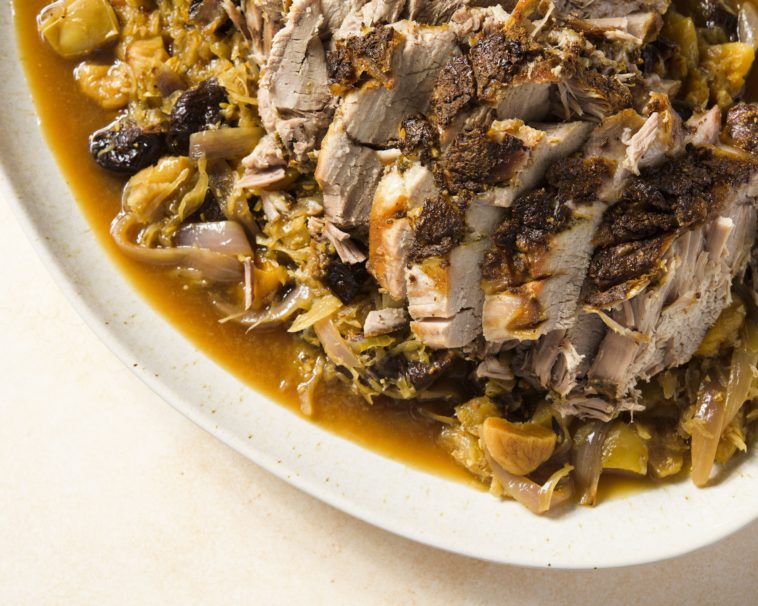slowroastedporksauerkrautapplesdriedfruitshe9c367d0174af7e1000be1c011344417